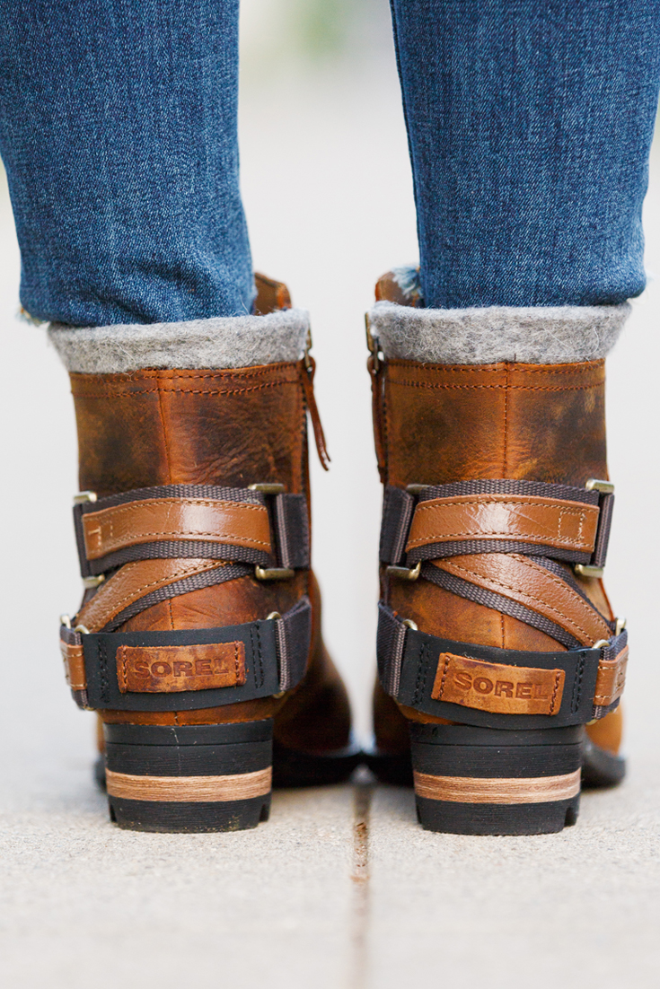 Holiday Travel Style - broken jeans, sweater, leather booties and leather belt - Sheridan Gregory -  Blue Eyed Finch